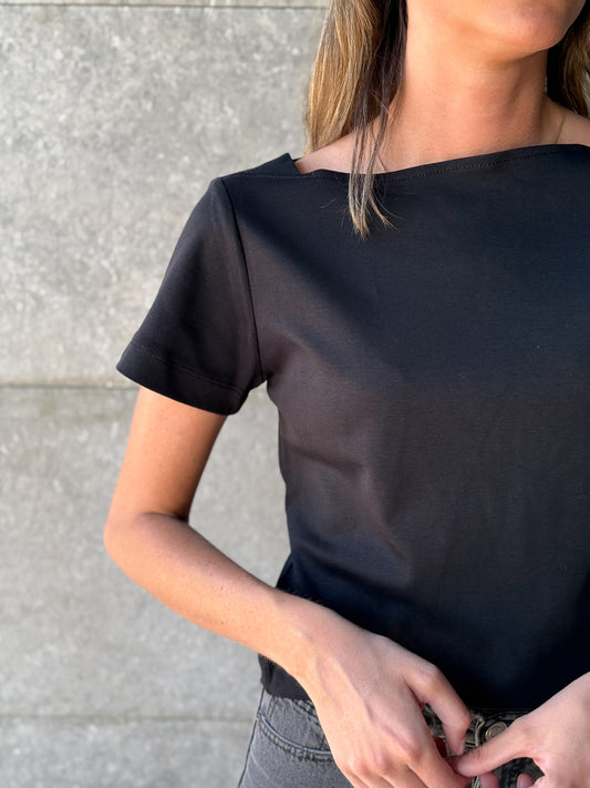 Polera Murta Negra Manga Corta