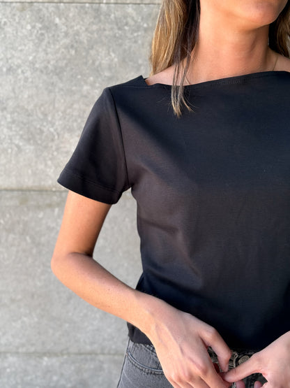 Polera Murta Negra Manga Corta