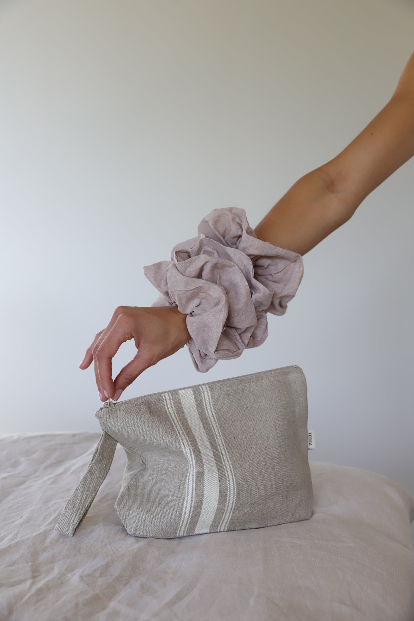 Cosmetiquero Líneas Beige